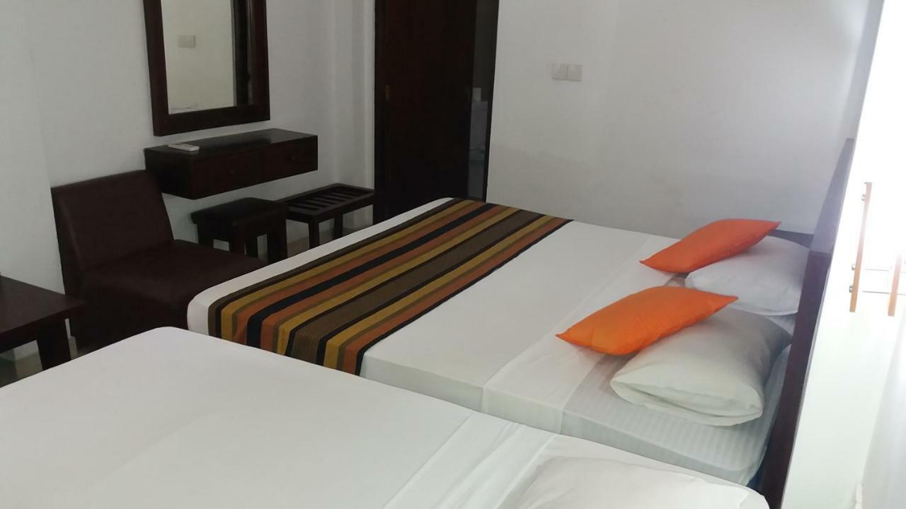 Lavendish Beach Resort Unawatuna Exteriör bild